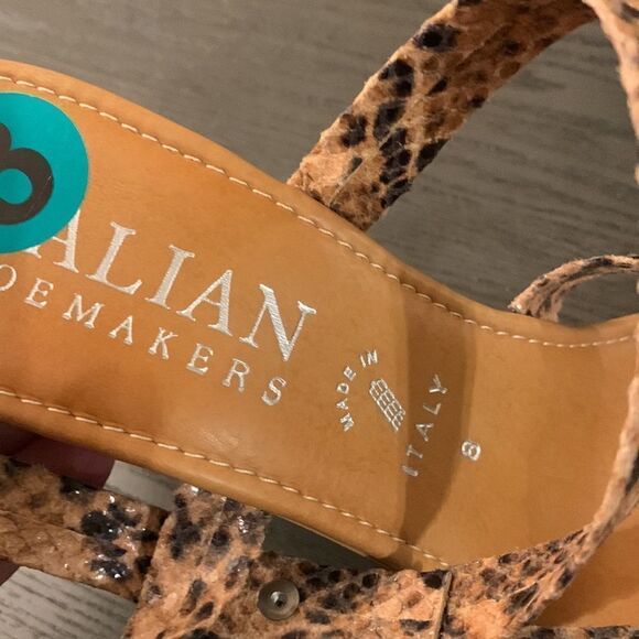 Italian shoemakers size 8 heels reptile print detail.  NWOT - Picture 5 of 9